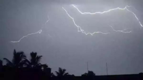 On cam: Four people hurt as lightning strikes in Gurugram | City - Times of  India Videos