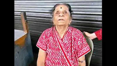 Shyambazar building fire: Kolkata cops save trapped 93-year-old