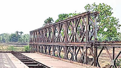 Bihar: Parts of defunct iron bridge stolen in Banka
