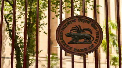 Economy faces headwinds from global spillovers: RBI