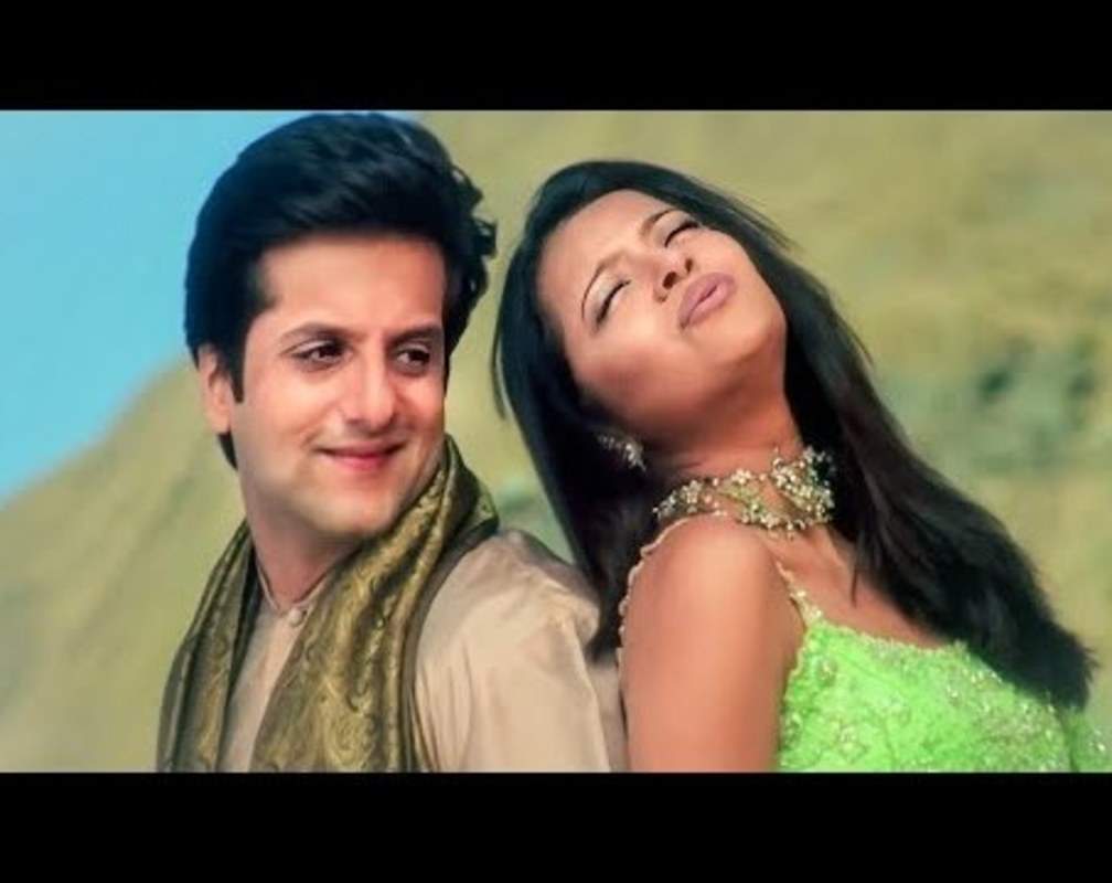 
Check Out Popular Hindi Song Music Video - 'Pehli Baar Dil Yun' Sung By Kumar Sanu & Alka Yagnik
