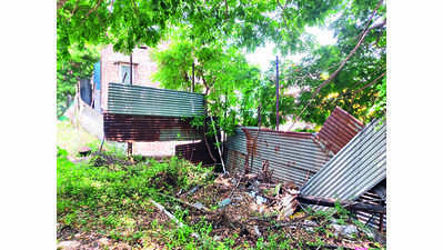 Build compound wall on ESI hosp campus: Administration