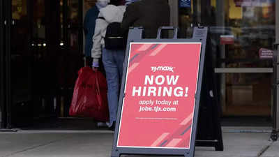 US weekly jobless claims increase; productivity dives in first quarter