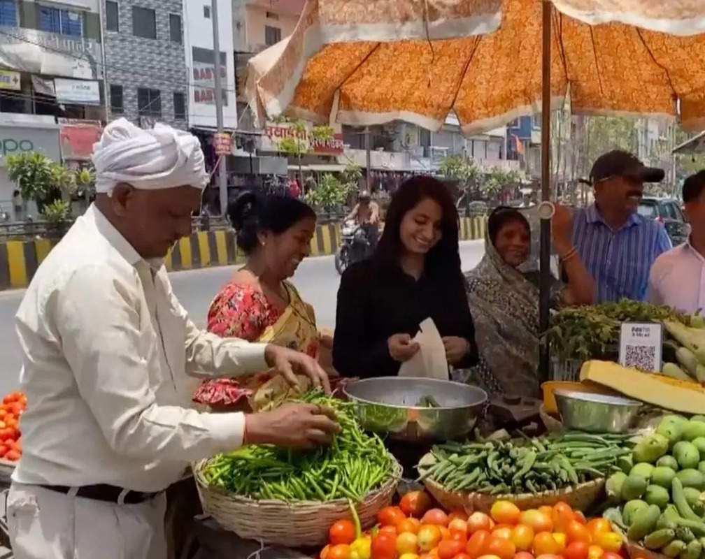 
Indore: Vegetable vendor’s daughter clears Civil Judge Exam

