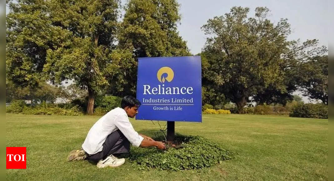 Reliance becomes first Indian company to hit $100 billion in sales;  reports a 22.5% jump in earnings in Q4