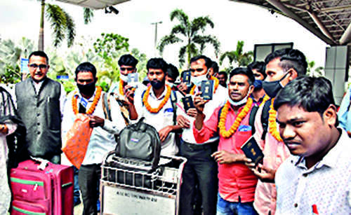 Had to go hungry for days, say migrants on return from Lanka