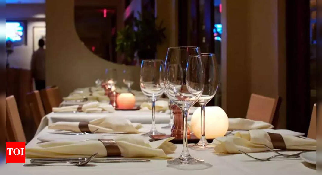 Night riders: Restaurants in Delhi raise toast to 3am boost | Delhi ...