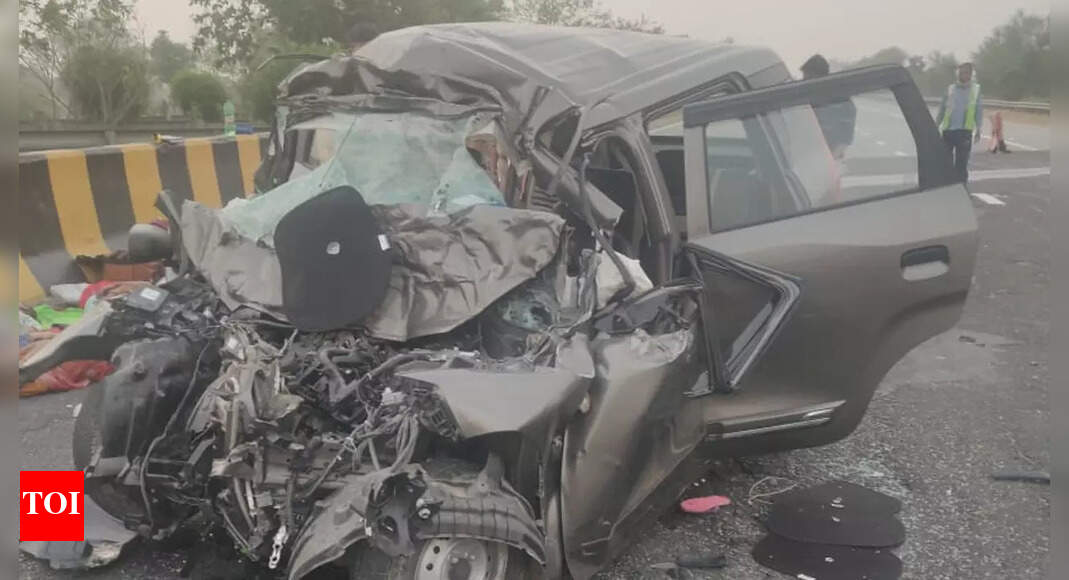 Yamuna Expressway Accident 7 killed, 2 injured in road accident on
