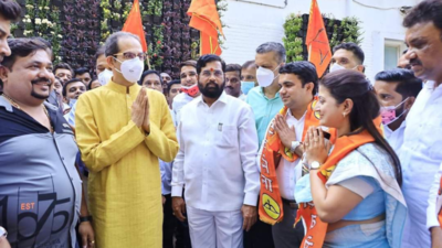 10 MNS workers from Kalyan-Dombivli join Shiv Sena