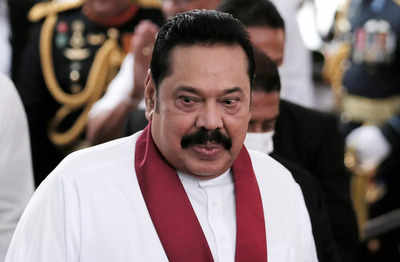 Crowds jeer Sri Lankan PM Mahinda Rajapaksa on rare outing