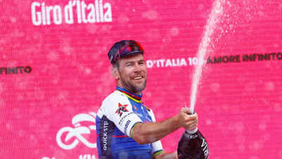 Cavendish storms to Giro stage 3 win, Van der Poel retains lead