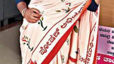 Karnataka: Anganwadi workers say no to government saris