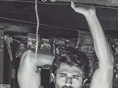 Beard grooming experiments of 'Liger' actor Vijay Deverakonda