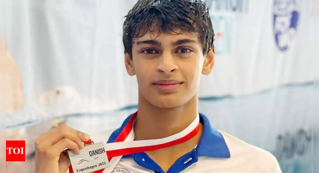 ‘He calls me from where he is, motivates me, prays for me’: Talented swimmer Vedaant Madhavan on father R Madhavan’s support | More sports News – Times of India