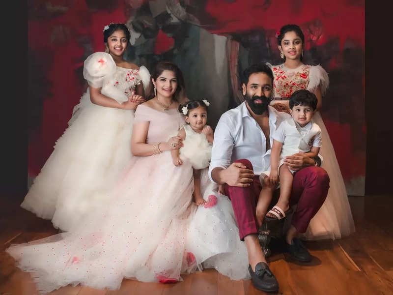 Vishnu Manchus Daughters Ariaana And Viviana Turn Singers For His Next