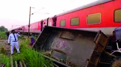 Tractor-trolley rams into Sampark Kranti Exp, none injured; train coach damaged