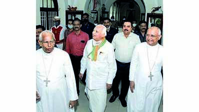 Governor visits Archbishop’s House in Thrissur