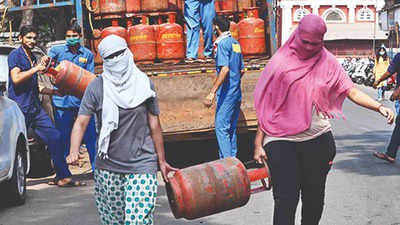 Madhya Pradesh: Hike in LPG price upsets strained home budgets