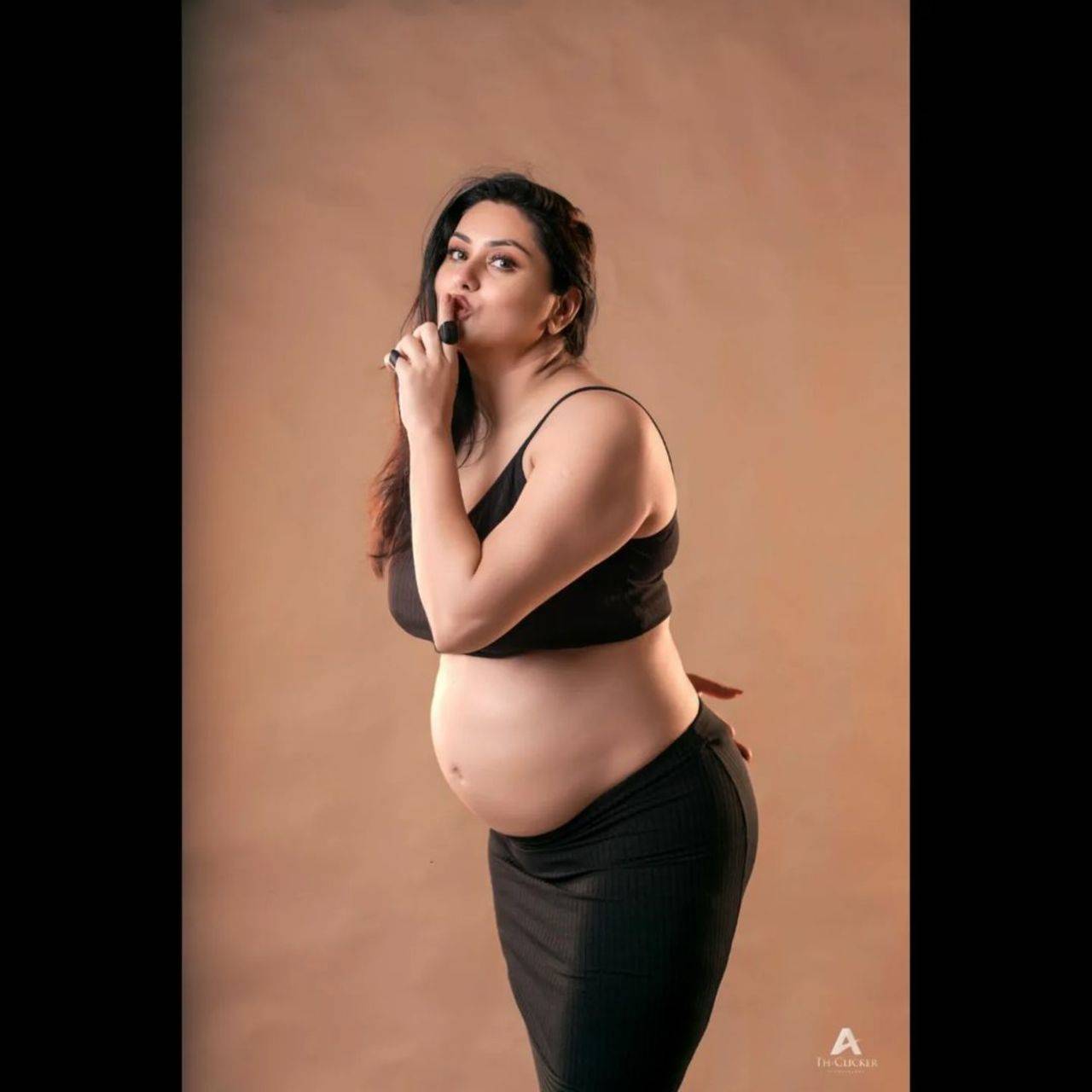 Actress Namitha announces pregnancy with a photoshoot Tamil Movie News