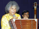 Pandit Shivkumar Sharma passes away; pictures of Santoor maestro will leave you emotional