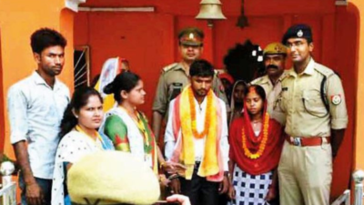 Prayagraj: Cops help couple resolve row, tie knot at police station temple