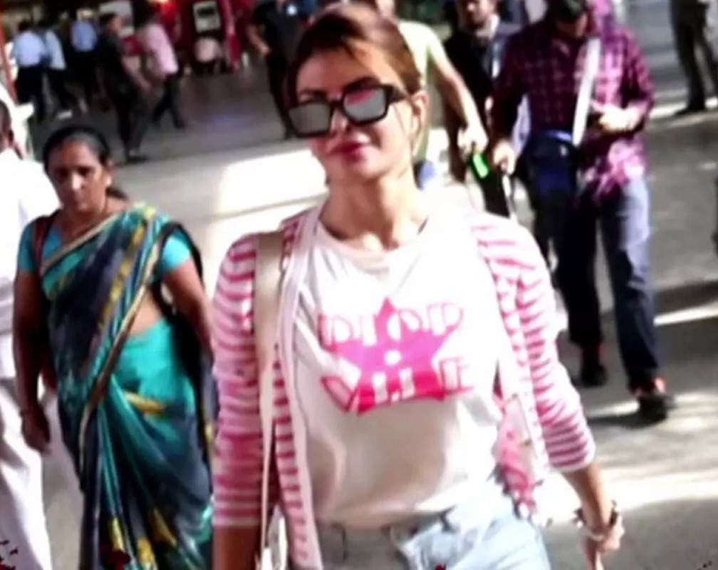 
Jacqueline Fernandez dons pink and white jacket, gets spotted in casual avatar

