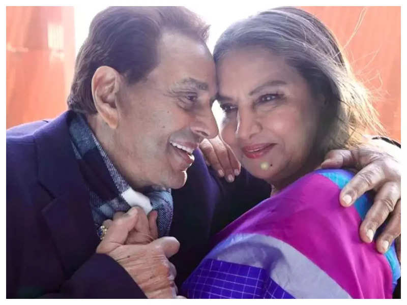 You just can't take your eyes off THIS photo of Dharmendra and Shabana Azmi from the sets of 'Rocky Aur Rani Ki Prem Kahani'