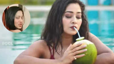 Payel Xxx Video - Watch: Actress Payel Sarkar goes topless while dancing on Lata Mangeshkar's  classic hit, video goes viral | Bengali Movie News - Times of India