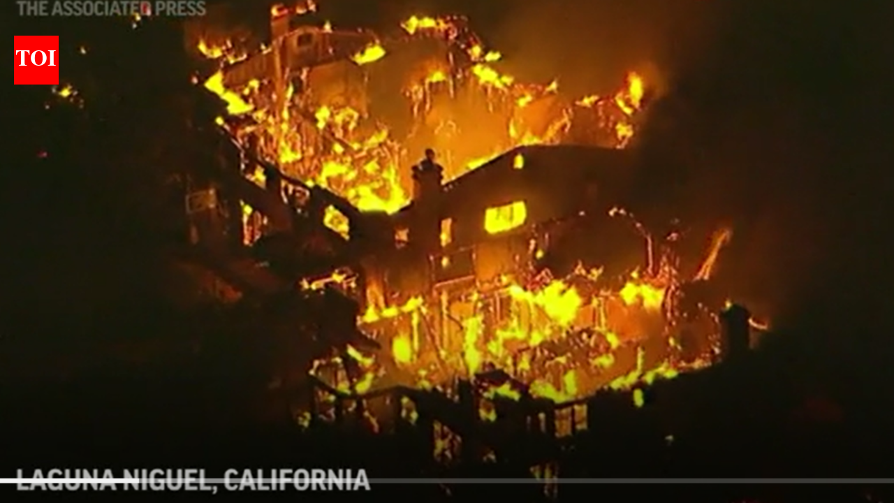 Southern California fire burns multiple structures