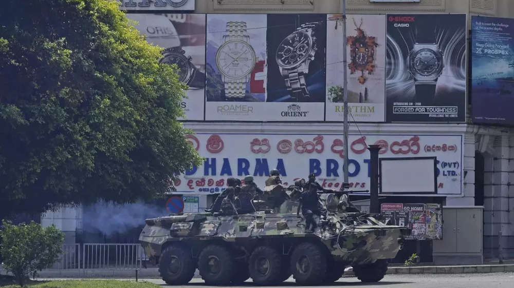 Sri Lankan troops on Colombo streets