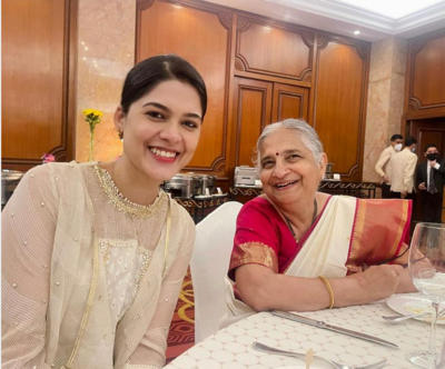 Asha Bhat meets Sudha Murthy in Delhi, shares picture with fans