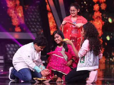 Newly-married Sayli Kamble gets emotional after her team members from Singer Superstars perform a special ritual for her