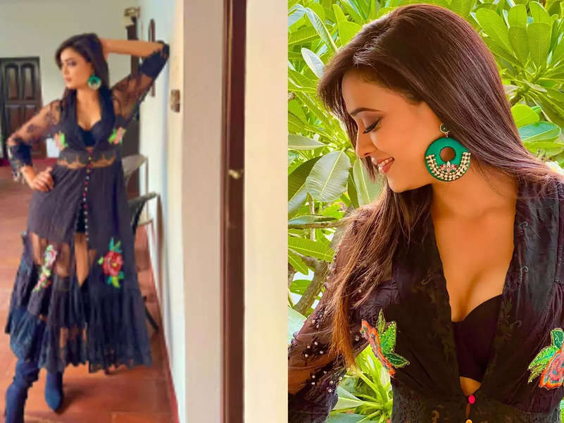 At 41 Shweta Tiwari sets internet on fire in a bold flowy outfit, fans and friends can't stop gushing over her latest pictures
