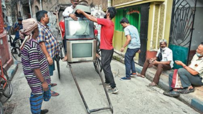 Kolkata: Residents return to ‘cave-in’ zone for belongings