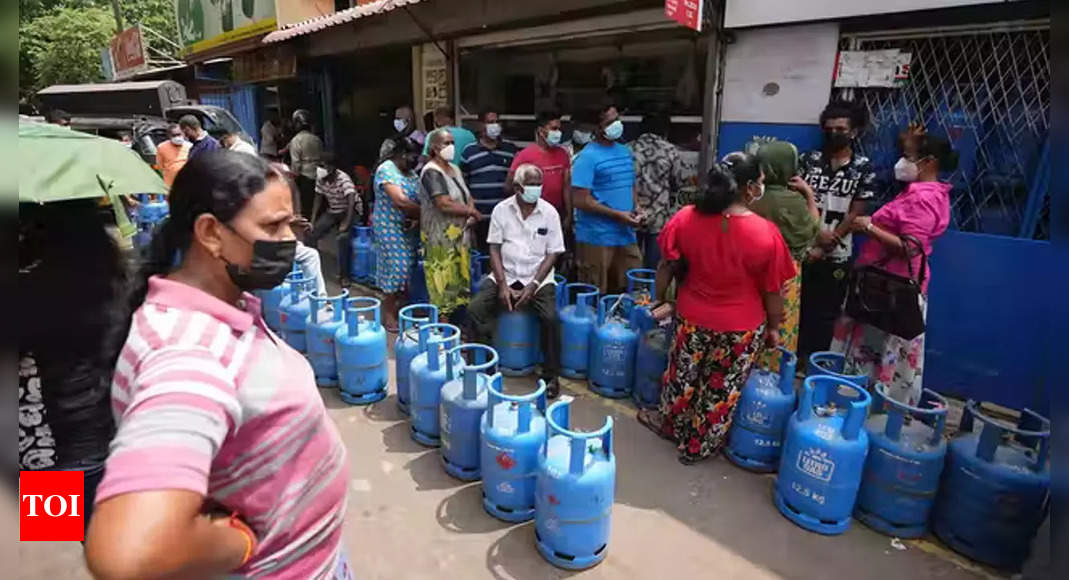 Sri Lanka Cooking gas shortage deepens, army called to control angry