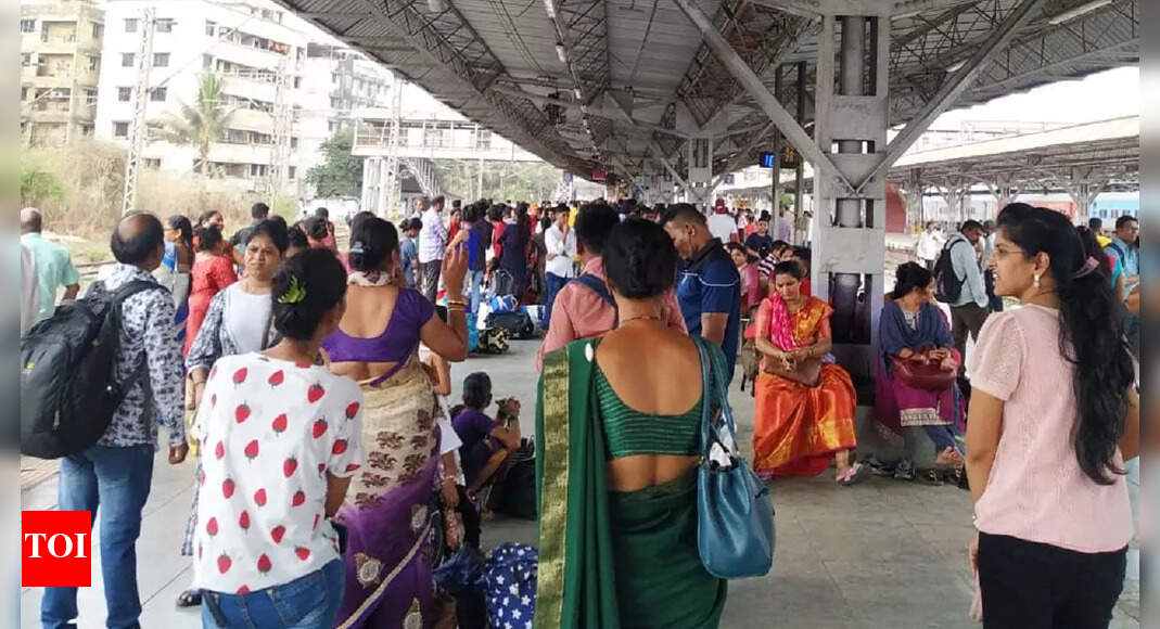 Thane: Passengers stranded at Diva railway station after Roha-bound ...