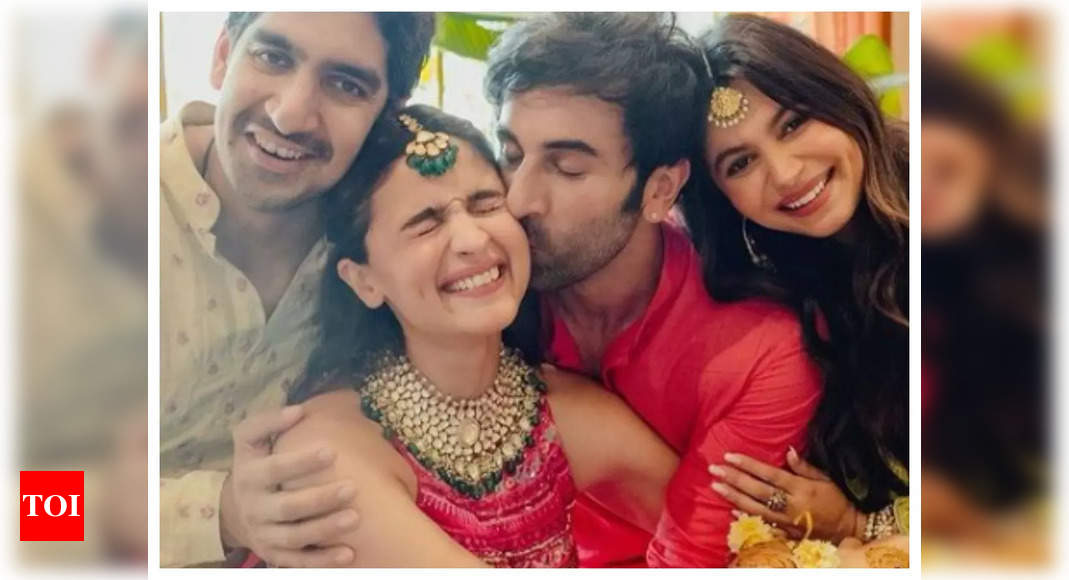 alia: Shaheen Bhatt drops UNSEEN wedding pictures with Alia Bhatt and Ranbir Kapoor as they celebrate one month of marriage | Hindi Movie News