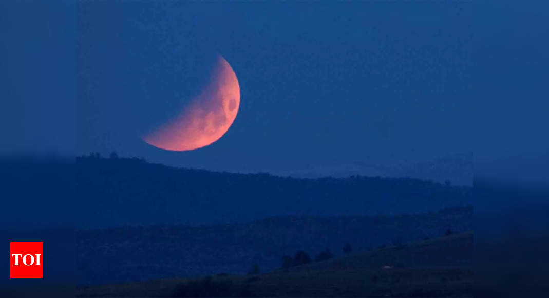 Chandra Grahan 2022 Live Updates Check Pictures Of The ‘blood Moon