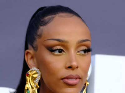 Best of hair and makeup looks from Billboard Music Awards 2022