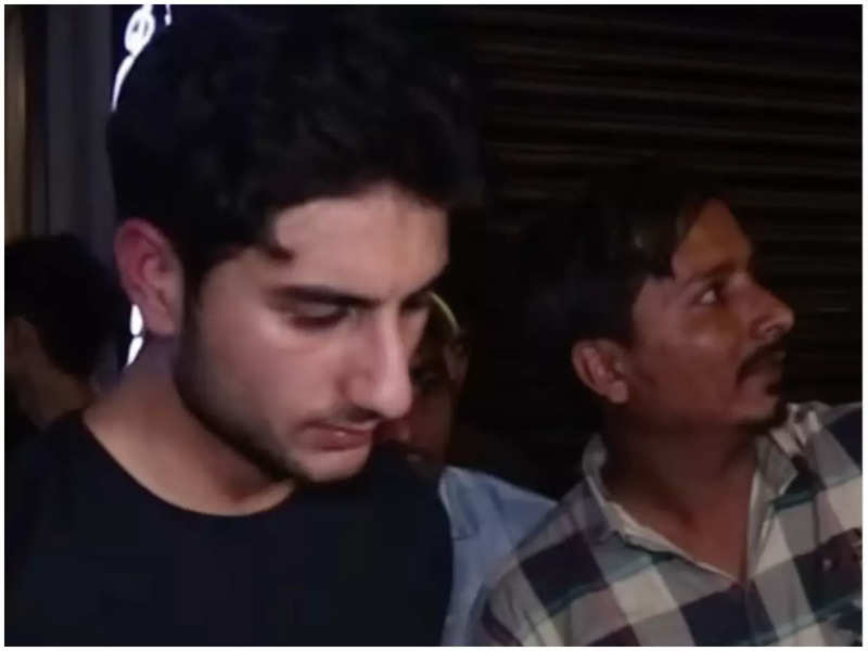 Watch: Saif Ali Khan's son Ibrahim Ali Khan gets mobbed by beggars in Mumbai