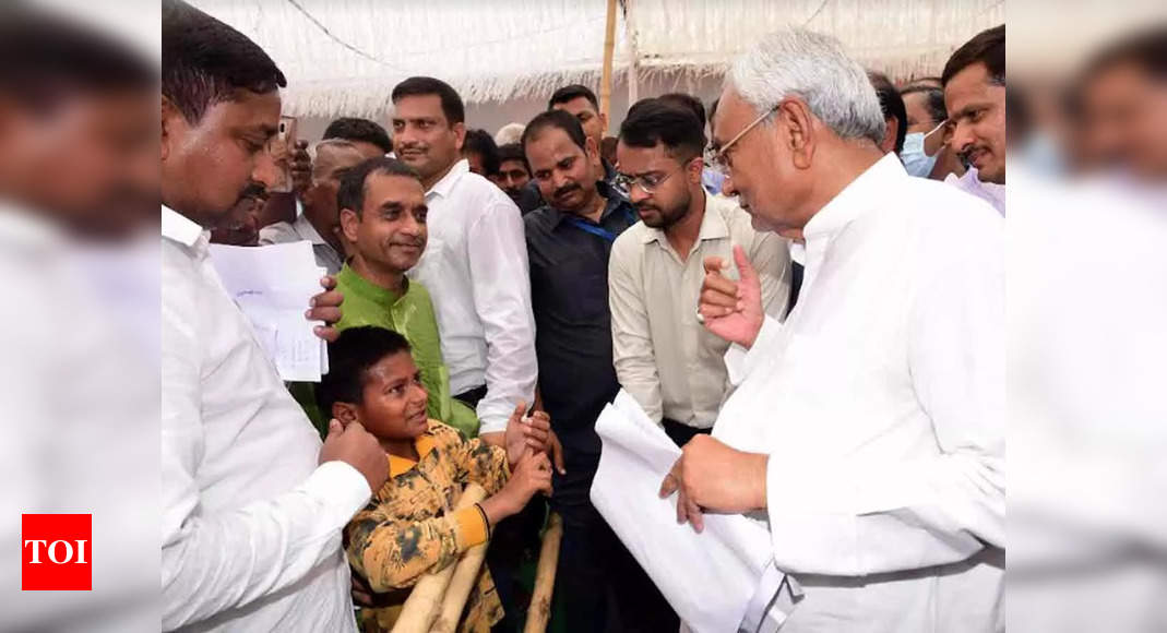 'Get me admitted in a private school as quality of education in govt school is not up to the mark", an 11-year student urges Bihar CM