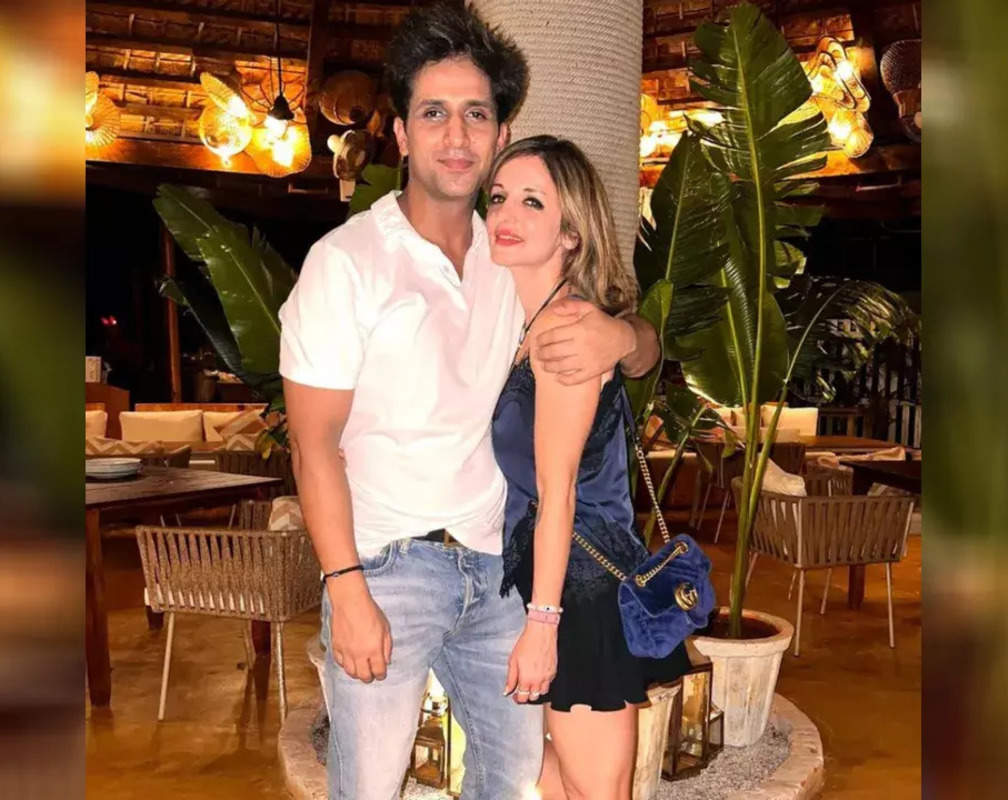 
Sussanne Khan and Arslan Goni grab eyeballs as their pictures from Sonal Chauhan’s birthday bash go viral!
