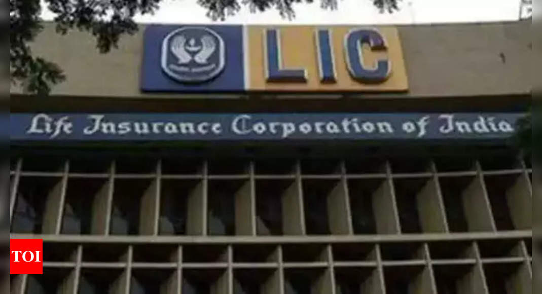 LIC lists at 9% discount, market cap slips to Rs 5.6 lakh crore in early trade – Times of India