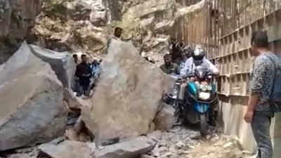 Boulders fall on NH7, Char Dham Yatra stops on Badrinath route