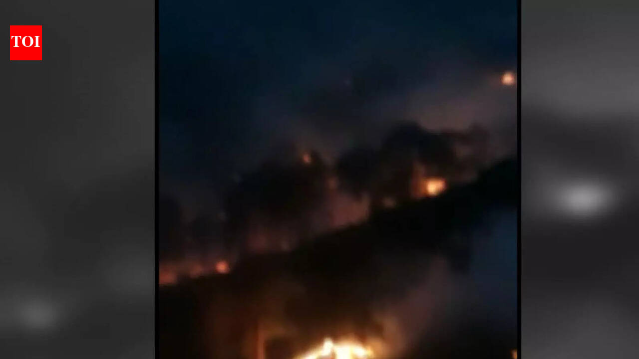 J-K: Massive Fire breaks out in three forest areas of Rajouri