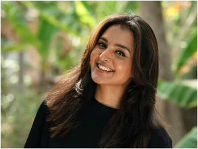 Manju Warrier records her first Tamil song; croons ‘Kim Kim’ for ‘Centimeter’
