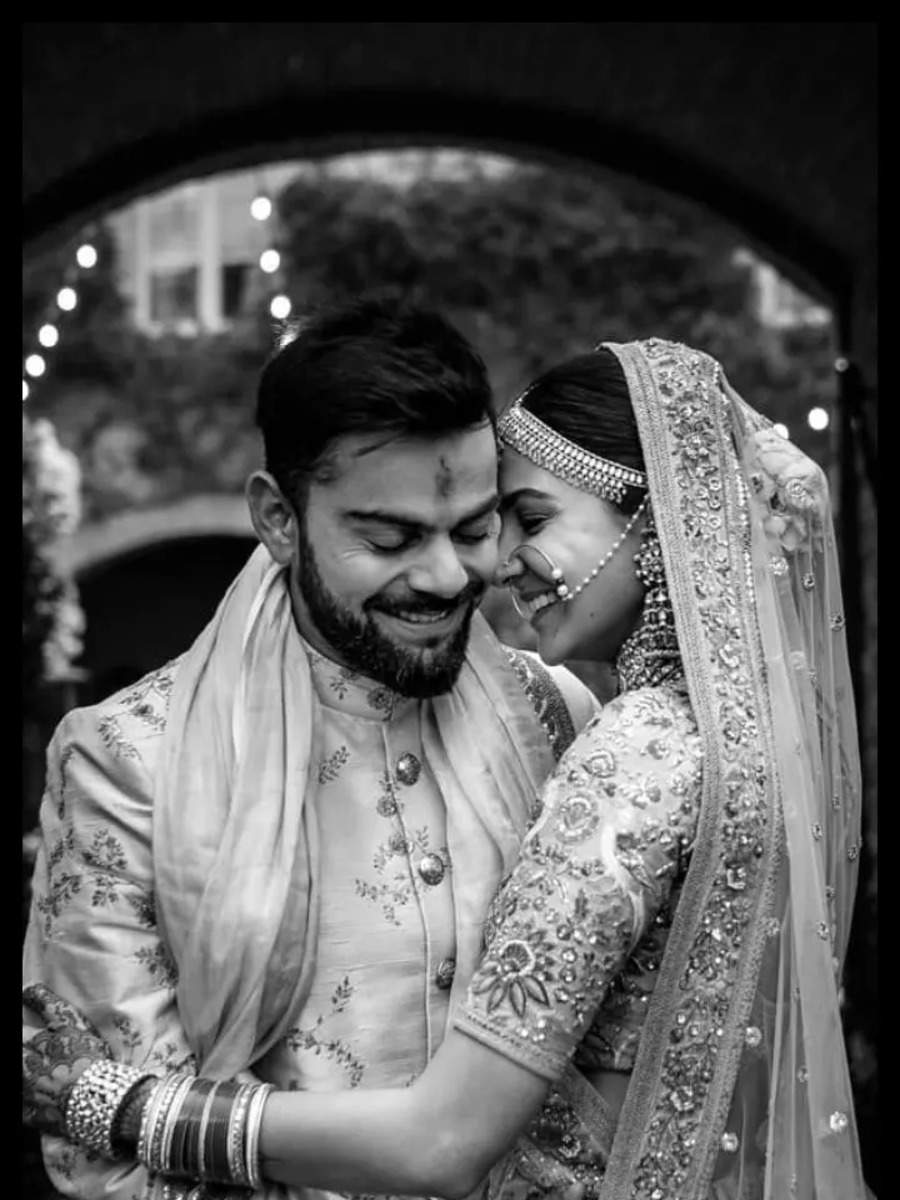 Virat Kohli, Anushka Sharma Give Fans Major Couple Goals With Their Unique  Love Story; See Pics - News18