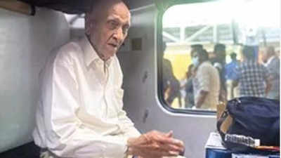 Delhi-Mumbai Rajdhani turns 50, 90-year-old keeps date with train