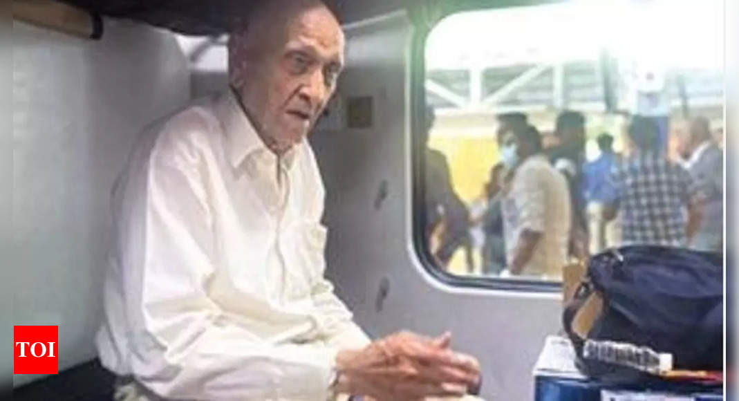 Delhi Mumbai Rajdhani Turns 50 90 Year Old Keeps Date With Train