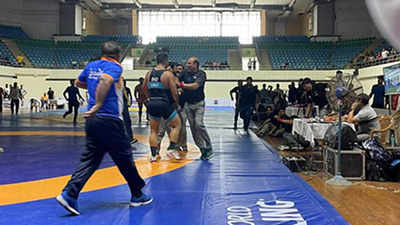 WATCH: Wrestler attacks referee at CWG trials, banned for life